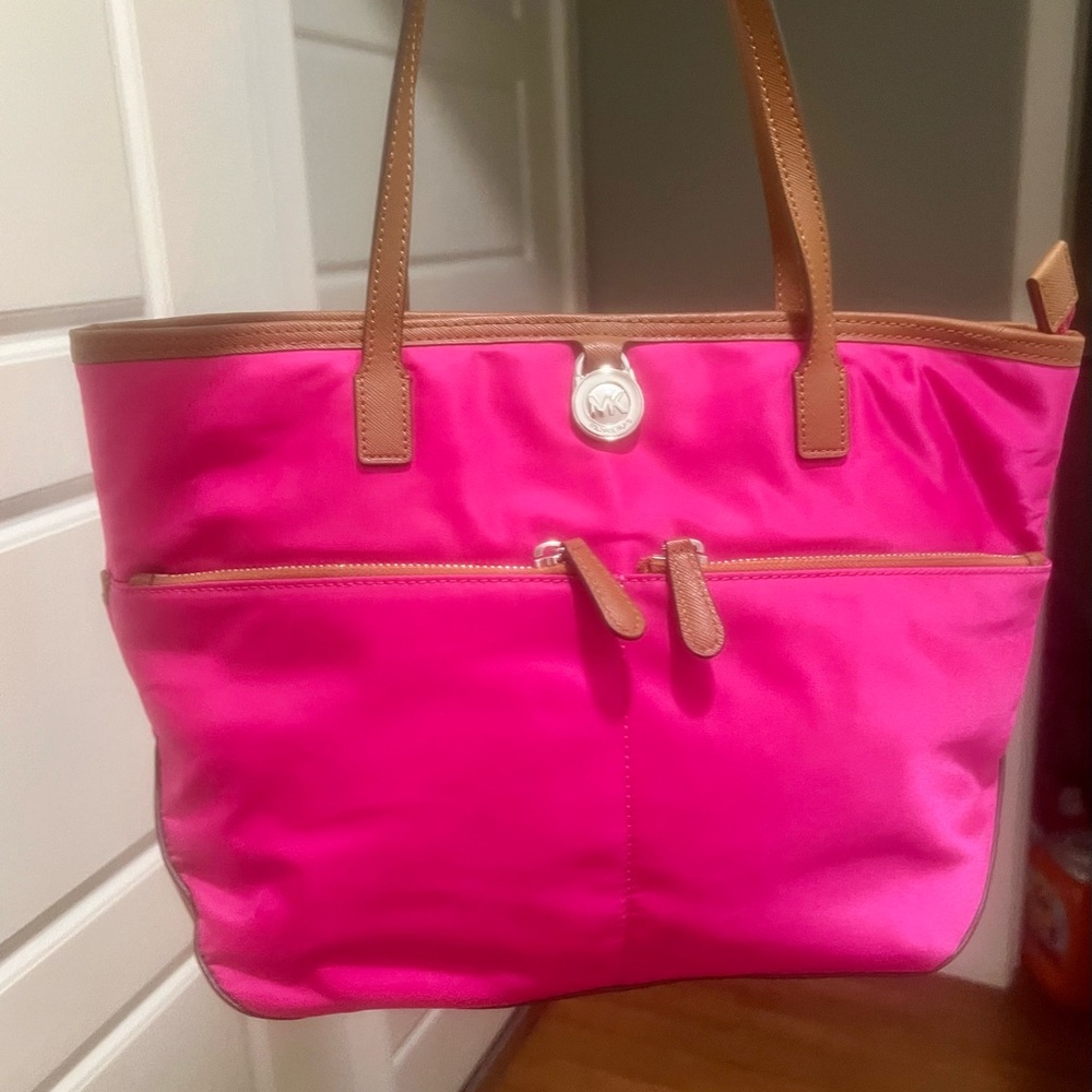 MICHAEL KORS Kempton MD Pocket Tote - Picture 7 of 12